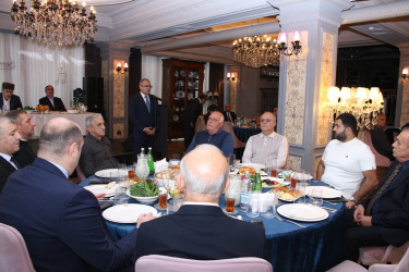 Səbail rayonunda Ümummilli Liderin anım günü ilə əlaqədar ehsan süfrəsi təşkil olunub