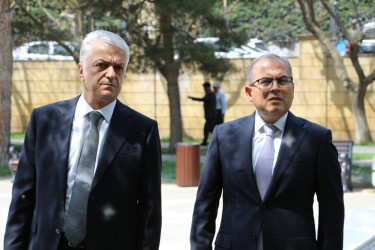 Rayon İcra Hakimiyyətinin başçısı Heydər Əliyev parkında sakinlərlə görüş keçirib