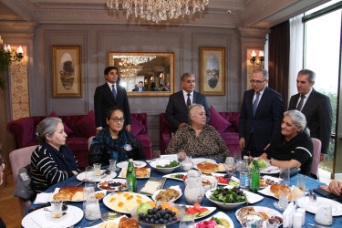 Səbail rayonunda Ümummilli Liderin anım günü ilə əlaqədar ehsan süfrəsi təşkil olunub