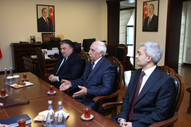 Səbail rayon Ağsaqqallar şurasının sədri Baba Bayramlı 75 illik yubileyi münasibətilə təbrik olundu