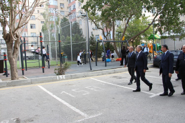 Rayon İcra Hakimiyyətinin başçısı “Bizim həyət" layihəsi çərçivəsində yenilənən həyətə baxış keçirib