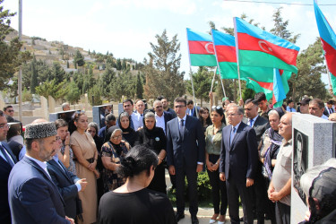 Şəhid Əliyev Fərid Pirəli oğlunun doğum günü münasibətilə məzarı ziyarət olundu