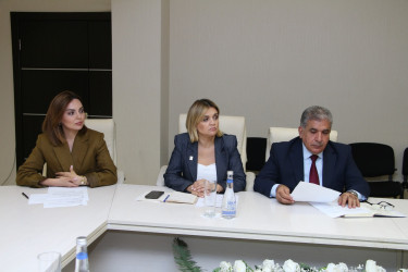 Səbail Rayon İcra Hakimiyyətində rəqəmsal inkişaf və idarəetmənin elektronlaşdırılmasına dair müşavirə keçirilib