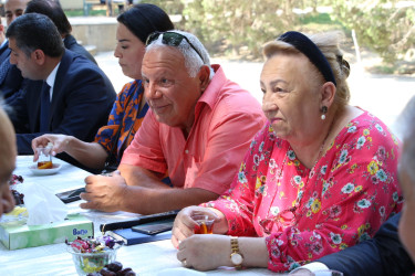 Badamdar qəsəbəsi Heydər Əliyev parkında sakinlərlə görüş keçirilmişdir