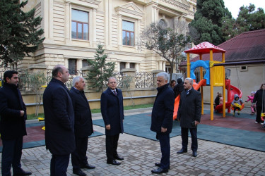 Səbail rayonu Adil İsgəndərov küçəsi 1 ünvanında yerləşən həyət yenidənqurmadan sonra sakinlərin istifadəsinə verildi