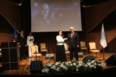 Beynəlxalq Muğam Mərkəzində Ümummilli Lider Heydər Əliyevin anadan olmasının 103-cü ildönümünə həsr olunmuş tədbir keçirilmişdir