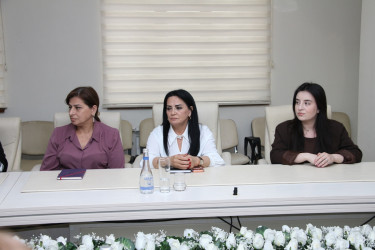 Rayon İcra Hakimiyyətinin başçısı Vuqar Zeynalov RİHBA-nın sektor müdiri Qabil Vahidovu yubileyi münasibətilə təbrik etmişdir