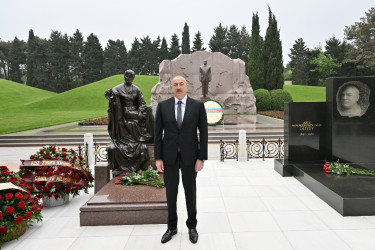 Azərbaycan Respublikasının Prezidenti cənab İlham Əliyev görkəmli oftalmoloq-alim, akademik Zərifə xanım Əliyevanın məzarını ziyarət etmişdir