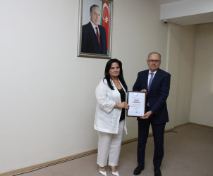 Rayon İcra Hakimiyyətinin başçısı Vuqar Zeynalov RİHBA-nın əməkdaşı Yeganə Məmmədovanı yubileyi münasibətilə təbrik etmişdir