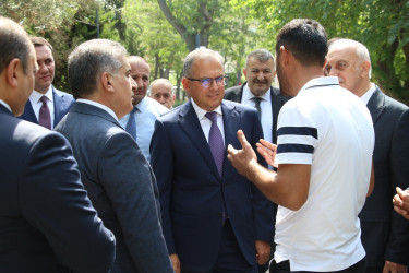 Rayon İcra Hakimiyyətinin başçısı Bayıl yaşayış massivində sakinlərlə görüş keçirib