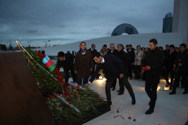 27 sentyabr - Anım Gününün beşinci ildönümü ilə əlaqədar Zəfər parkı ziyarət olundu
