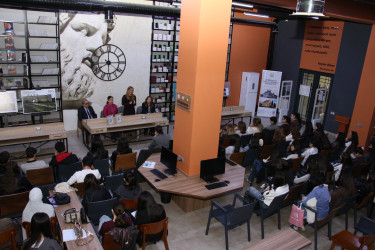 Səbail rayonunda “Poçt markalarında şəhərimizin siması” mövzusunda tələbələrlə görüş keçirilmişdir