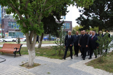 Rayon İcra Hakimiyyətinin başçısı “Veteranlar parkı"nda sakinlərin müraciətlərini dinləmiş və əraziyə baxış keçirmişdir