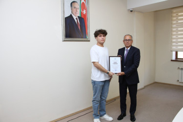 Səbail rayonunda qəbul imtahanında yüksək bal toplayan məzunlarla görüş keçirilib