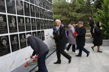 27 sentyabr - Anım Gününün beşinci ildönümü ilə əlaqədar Badamdar qəsəbəsində “Şəhidlər abidəsi” ziyarət olundu