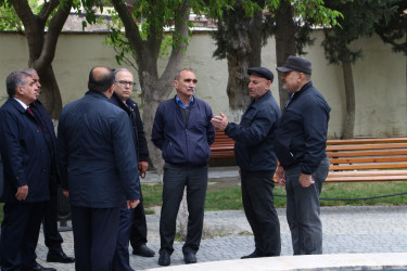 Rayon İcra Hakimiyyətinin başçısı “Veteranlar parkı"nda sakinlərin müraciətlərini dinləmiş və əraziyə baxış keçirmişdir
