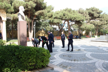 Rayon İcra Hakimiyyətinin başçısı Heydər Əliyev parkında sakinlərlə görüş keçirib