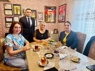 Səbail rayonunda şəhidlərin  ailə üzvləri ziyarət olunur