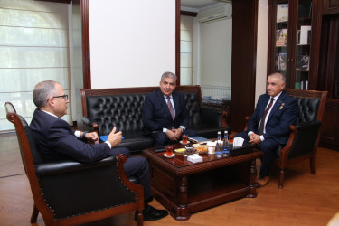 Rayon İcra Hakimiyyətinin başçısı Vuqar Zeynalov Bəhram Ağakişiyevi yubileyi münasibətilə təbrik etmişdir