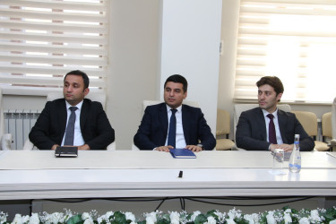 Səbail rayonunda qəbul imtahanında yüksək bal toplayan məzunlarla görüş keçirilib