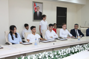 Səbail rayonunda qəbul imtahanlarında yüksək nəticə göstərən məzunlarla görüş keçirilmişdir