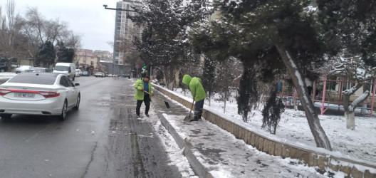 Səbail rayonunda qardan təmizləmə işləri həyata keçirilir