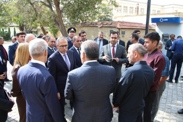 Rayon İcra Hakimiyyətinin başçısı Bibiheybət qəsəbəsində sakinlərlə səyyar görüş keçirib