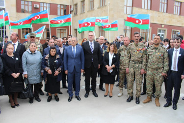 Rayon İcra Hakimiyyətinin başçısı “Azərbaycan Bayrağı” ordenli şəhid Bakir Quliyevin ailə üzvlərini ziyarət etdi