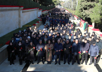 20 Yanvar faciəsinin 35-ci ildönümü ilə əlaqədar Səbail rayon ictimaiyyət nümayəndələri Şəhidlər xiyabanını ziyarət ediblər