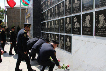 “2 İyul - Azərbaycan Polisi Günü” ilə əlaqədar "Şəhidlər" abidə kompleksi ziyarət olunmuşdur