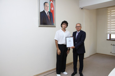 Səbail rayonunda qəbul imtahanında yüksək bal toplayan məzunlarla görüş keçirilib