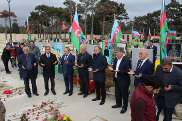 Şəhid olmuş hərbi qulluqçularımızın II Fəxri Xiyabandakı məzarları ziyarət olundu