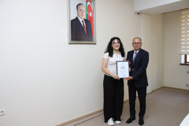 Səbail rayonunda qəbul imtahanında yüksək bal toplayan məzunlarla görüş keçirilib