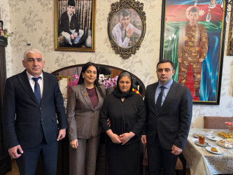 Səbail rayonunda şəhidlərin ailə üzvləri ziyarət olunur