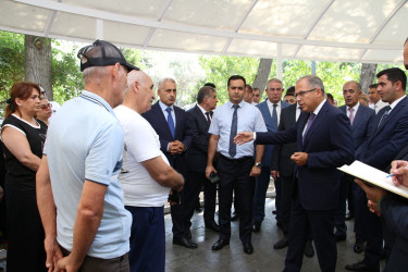 Rayon İcra Hakimiyyətinin başçısı Bayıl yaşayış massivində sakinlərlə görüş keçirib