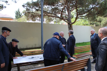 Rayon İcra Hakimiyyətinin başçısı Heydər Əliyev parkında sakinlərlə görüş keçirib