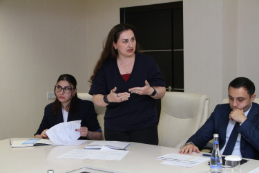 Səbail Rayon İcra Hakimiyyətində rəqəmsal inkişafa dair növbəti müşavirə keçirilib