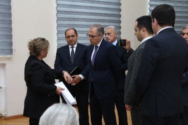Rayon İcra Hakimiyyətinin başçısı Bayıl yaşayış massivində sakinlərlə səyyar görüş keçirib