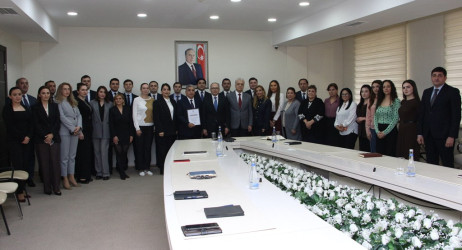 Rayon İcra Hakimiyyətinin başçısı Vuqar Zeynalov RİHBA-nın sektor müdiri Qabil Vahidovu yubileyi münasibətilə təbrik etmişdir