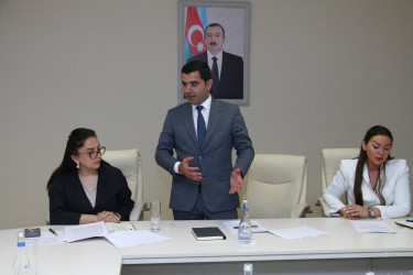 Səbail Rayon İcra Hakimiyyətində rəqəmsal inkişaf və idarəetmənin elektronlaşdırılmasına dair müşavirə keçirilib