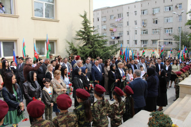 Səbail rayonu 239 nömrəli məktəbdə şəhidlərin xatirə lövhələrinin açılış mərasimi keçirilib