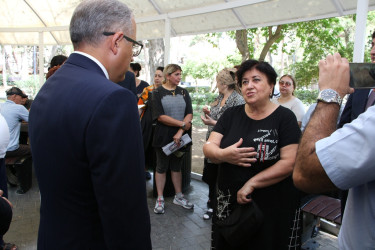 Rayon İcra Hakimiyyətinin başçısı Bayıl yaşayış massivində sakinlərlə görüş keçirib