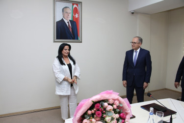 Rayon İcra Hakimiyyətinin başçısı Vuqar Zeynalov RİHBA-nın əməkdaşı Yeganə Məmmədovanı yubileyi münasibətilə təbrik etmişdir