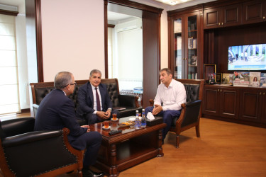 Rayon İcra Hakimiyyətinin başçısı şəhid atası Mirzağa Ağayev ilə görüş keçirmişdir