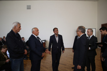 Rayon İcra Hakimiyyətinin başçısı Badamdar qəsəbəsində sakinlərlə səyyar görüş keçirib
