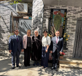 Səbail rayonunda şəhidlərin ailə üzvləri ziyarət olunur