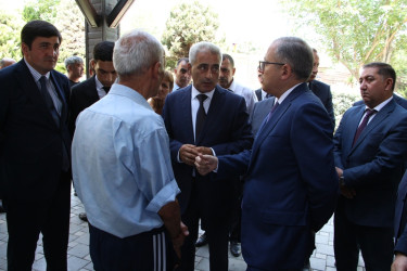 Rayon İcra Hakimiyyətinin başçısı tərəfindən Fəhlə əlləri parkında sakinlərlə səyyar görüş keçirilib