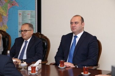 Səbail rayon sakini, xalq artisti Mənsum İbrahimovla Rayon İcra Hakimiyyətinin başçısı görüş keçirmişdir