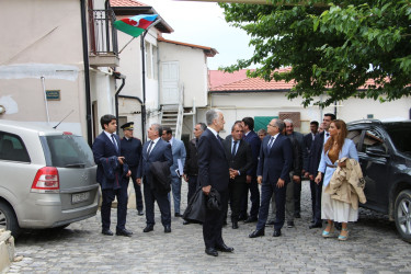 Bibiheybət qəsəbəsində aparılan abadlıq və yenidənqurma işlərinə baxış keçirilmiş, sakinlərin müraciətiləri yerində araşdırılmışdır