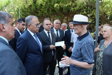 Rayon İcra Hakimiyyətinin başçısı Badamdar qəsəbəsində sakinlərlə səyyar görüş keçirib